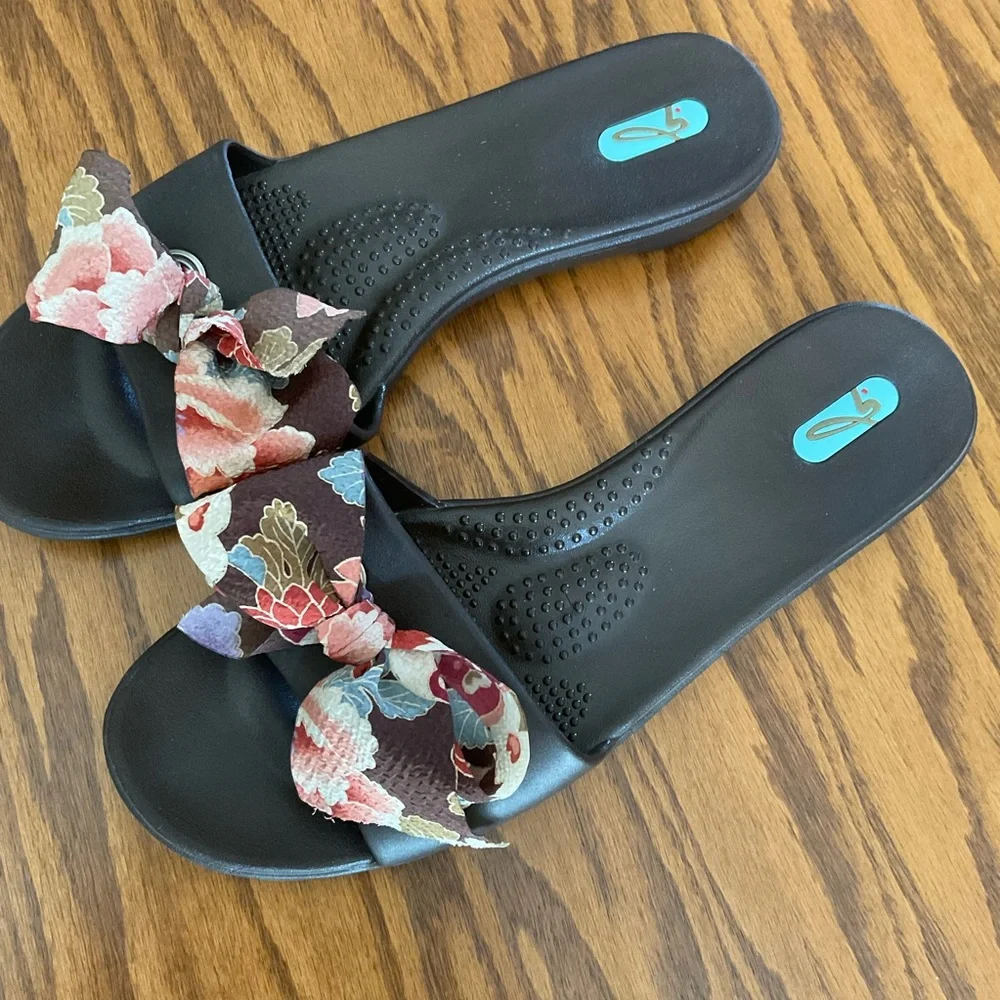 Oka b Madison Slides, Sz L (10-11)
